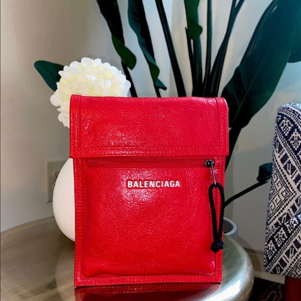 Balenciaga explorer